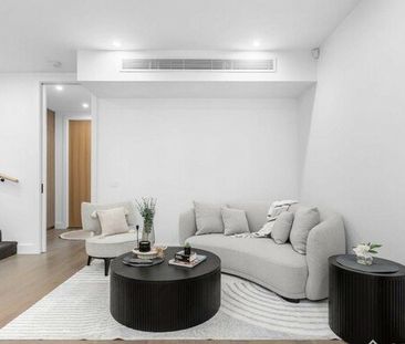 SPACIOUS TOWNHOUSE - Photo 4