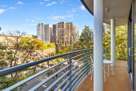 Sunlit Dream Apartment Near Arts & Gardens - Photo 2