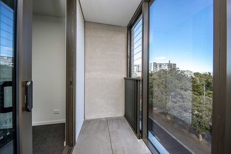 Sleek & Secure Apartment Close to Everything - Photo 5