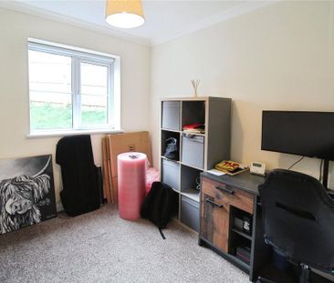 2 bedroom end of terrace house to rent - Photo 3