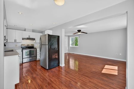 For Lease - 219 Nathan Crescent, Barrie, Ontario - Photo 3