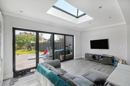 3 bedroom semi-detached house to rent - Photo 4