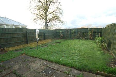 3 bedroom semi-detached house to rent - Photo 2