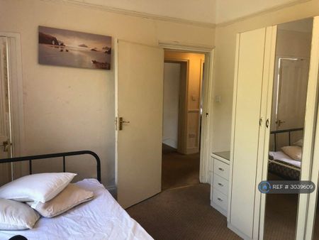5 bedroom flat to rent - Photo 4