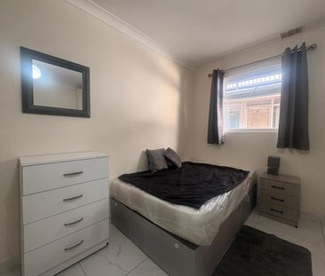 Studio to rent - Photo 6