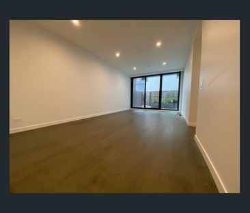 Courtyard Apartment! - Photo 1