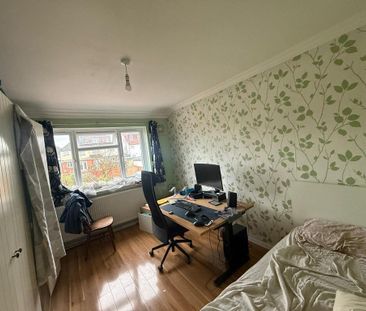 4 bedroom semi-detached house to rent - Photo 3