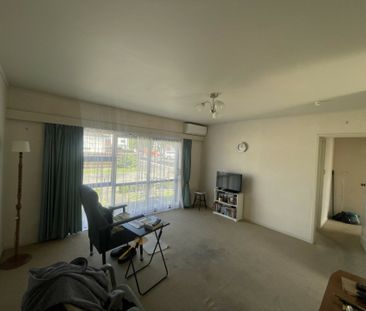 Close to town centre - Photo 5