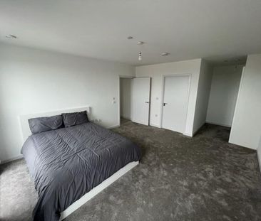 3 bedroom penthouse to rent - Photo 3