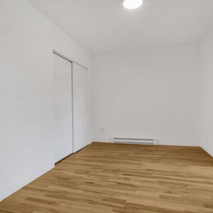 4,5 (1chambre) RÉNOVÉ dans un quartier Paisible - Libre Immédiatement - Photo 1