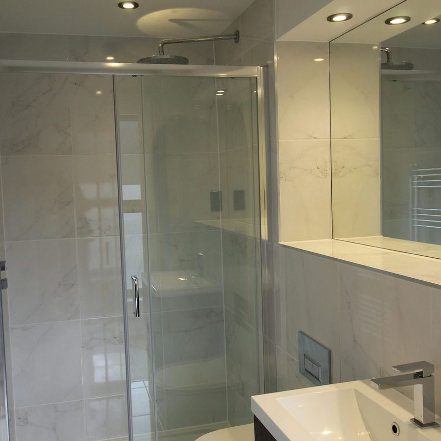 Flat to rent on - Photo 1