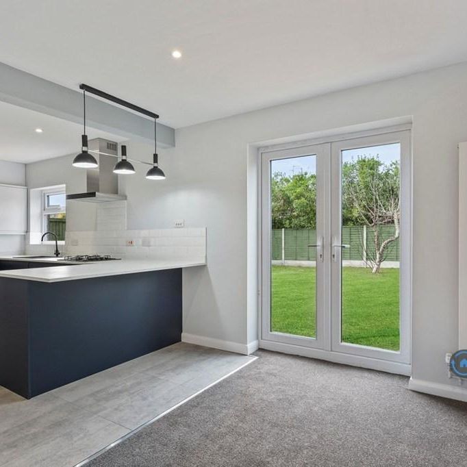 3 bedroom semi-detached house to rent - Photo 1