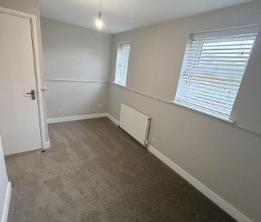 2 bedroom end of terrace house to rent - Photo 5