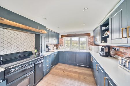 4 bedroom semi-detached house to rent - Photo 3