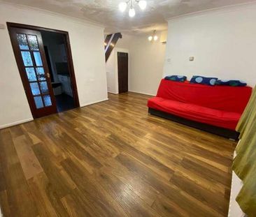 Robinson Road, Dagenham, RM10 - Photo 2