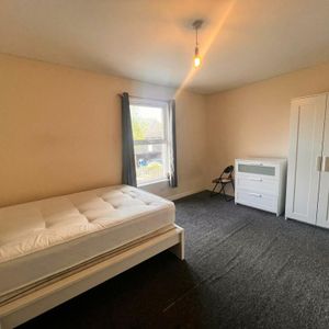 House share to rent - Photo 2
