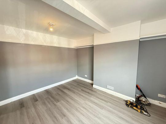 4 bedroom flat to rent - Photo 1