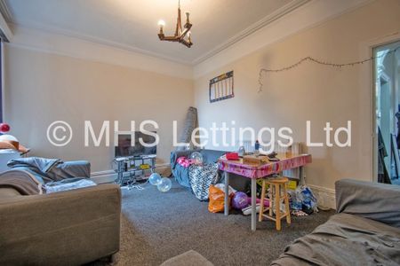 7 Bedroom Mid Terraced House for rent in Regent Park Terrace - Photo 2