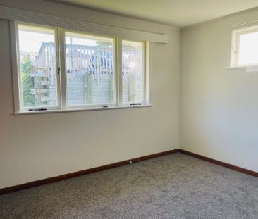 Newly renovated 3BR Home w/ Garden & big basement - Photo 2