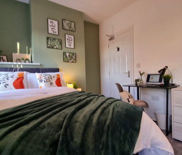 Room 4 - Photo 2