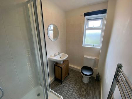 Flat to rent on - Photo 3