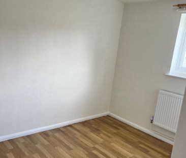 WEST BLETCHLEY - 3 BEDROOM (2bed + nursery/study) - Photo 3
