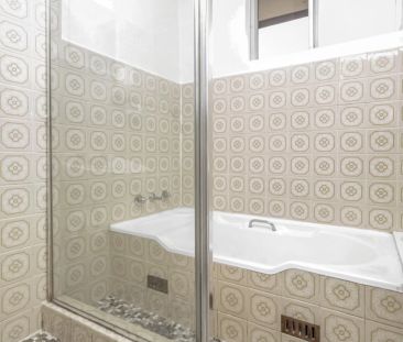 Three bedroom recently updated apartment - Photo 1