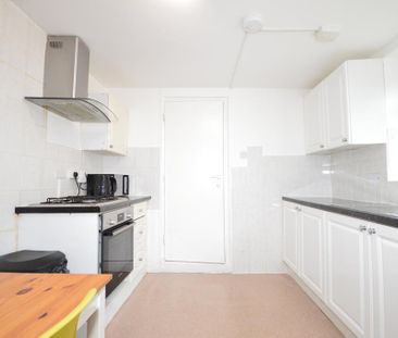 4 bedroom terraced house to rent - Photo 4