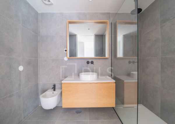 Apartamento T3 com varanda, novo, com vista mar, em Vila Nova de Gaia