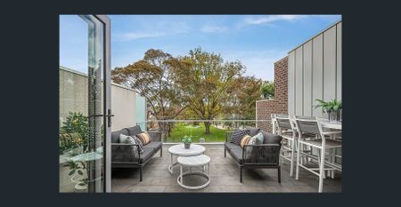 Postcard Park and City Views in High Calibre Style - Photo 5