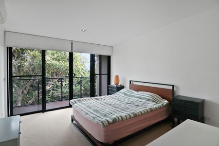 Spacious Living with Modern Comfort and Versatile Design - Photo 2