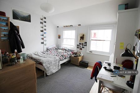 4 bedroom terraced house to rent - Photo 2