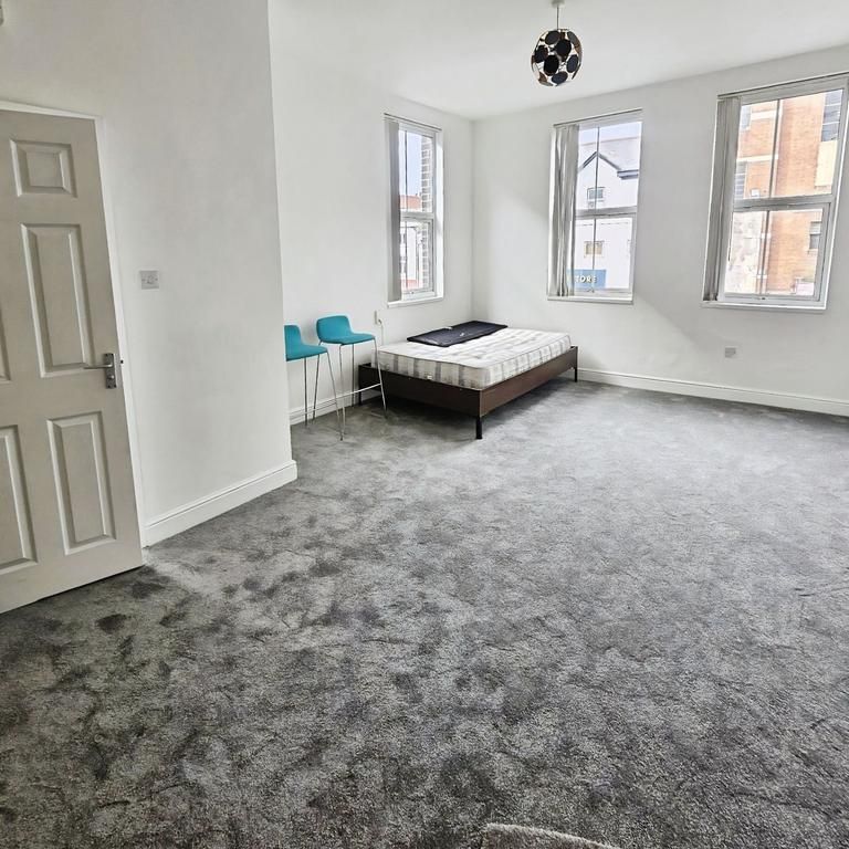 Studio to rent - Photo 1