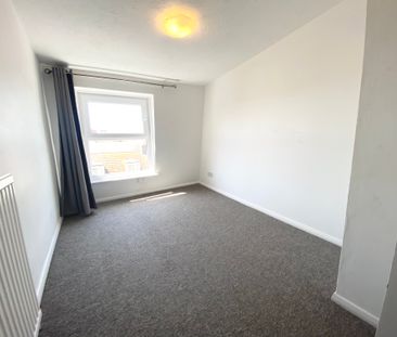 1 bedroom flat to rent Crescent Road - Photo 2