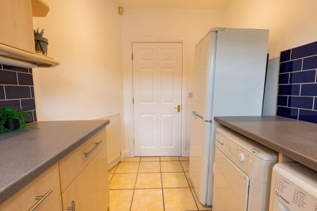 2 bedroom flat to rent - Photo 2