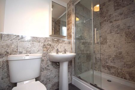 2 bed Flat for rent - Photo 3