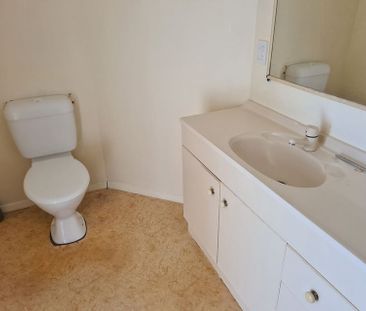 A large Spacious - one bedroom Flat - Semi Furnish - Photo 6