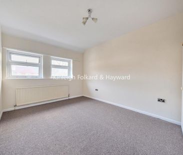 3 bedroom end of terrace house to rent - Photo 2