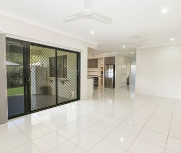 SPACIOUS FAMILY LIVING + MEDIA ROOM + SOLAR + NO REAR NEIGHBOURS - Photo 4