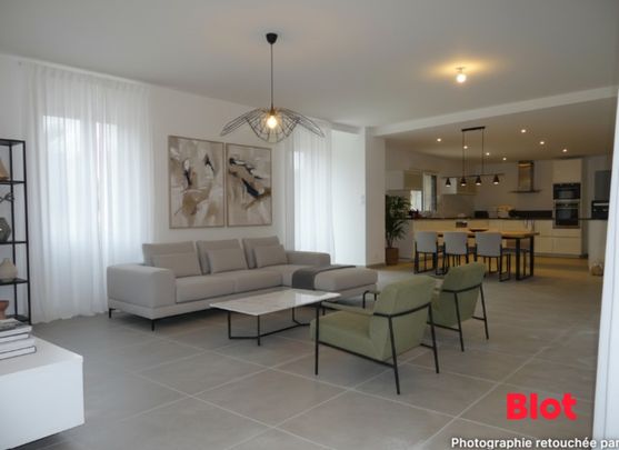 Location Maison 7 pièces 230m² PACE 35740 - Photo 1