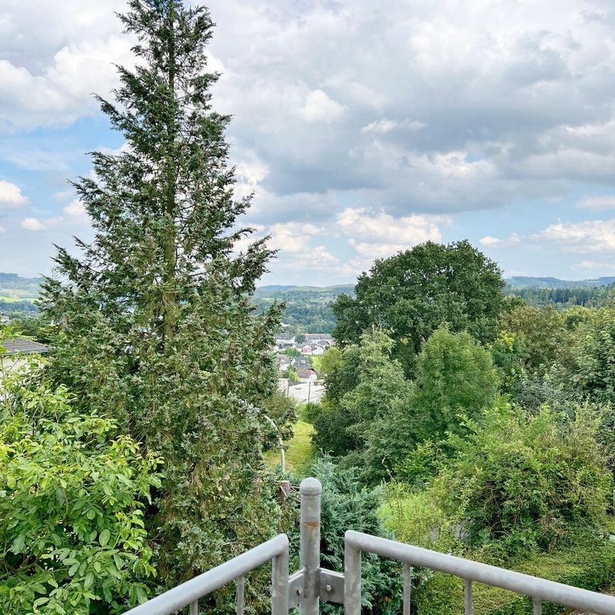 Exklusives Wohnen mit Blick übers Bergische - Foto 1