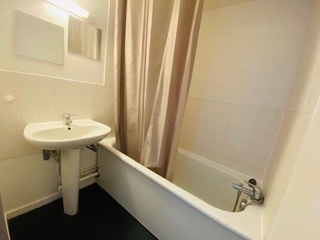 Location Appartement 1 pièce 31m² LE MESNIL ESNARD 76240 - Photo 4