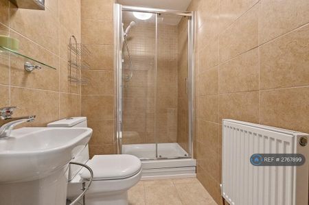 8 bedroom terraced house to rent - Photo 5