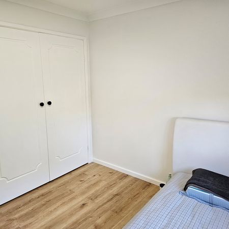 3-bedroom shared house, Welmont Place - Photo 4