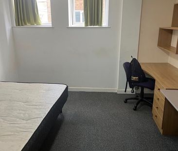 Studio Flat, Bridge Road, B8 - Photo 1