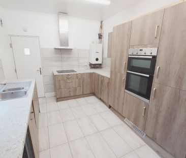 4 bedroom terraced house to rent - Photo 2