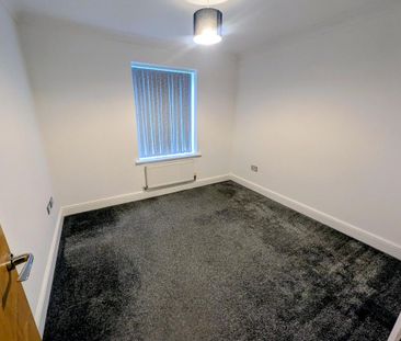 4 bedroom semi-detached house to rent - Photo 3