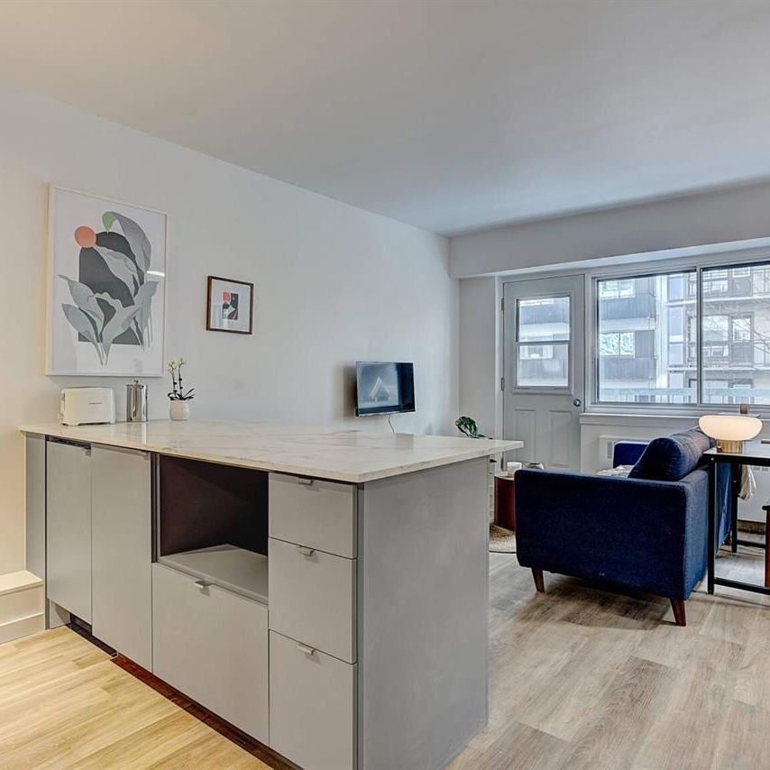 1 Bedroom - 3445 Hutchison, Montréal - Photo 1