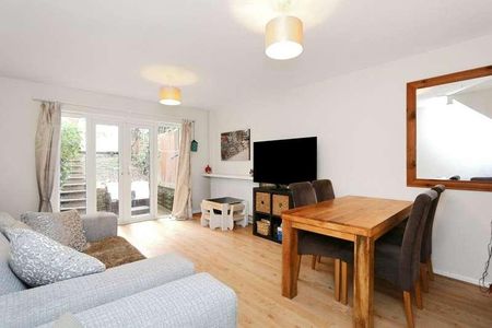 Cedarhurst, Elstree Hill, Bromley, BR1 - Photo 2