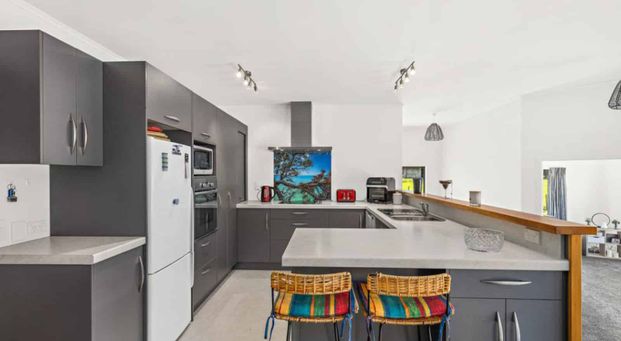 Country home minutes from Matakana Village - Photo 1